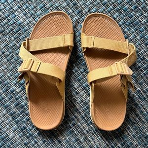 Chaco Lowdown slides